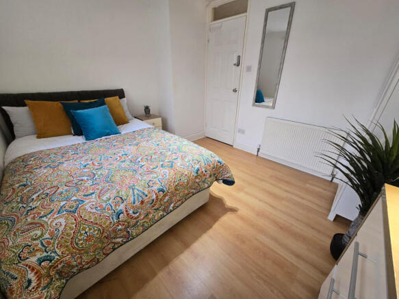 1 bed House Share to rent Image 8