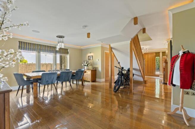 6 bed Detached for sale Image 4