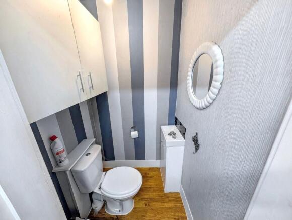 4 bed Semi-Detached for sale Image 8