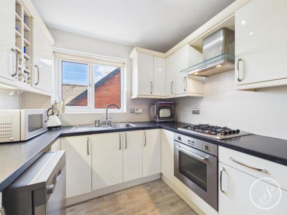 2 bed Flat for sale Image 8