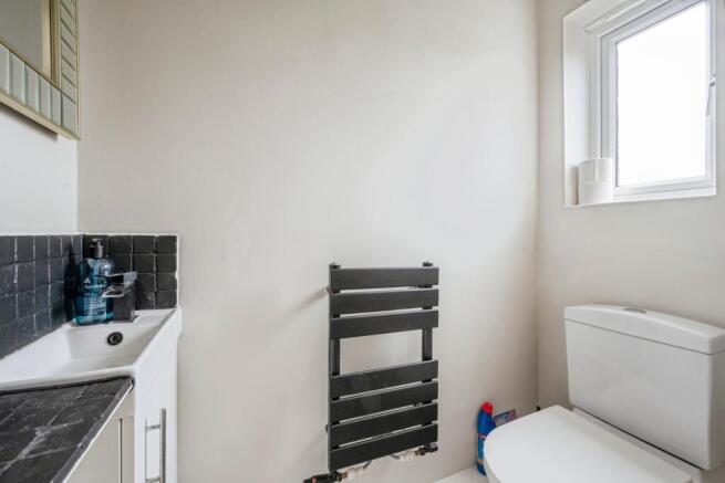 4 bed Detached for sale Image 5