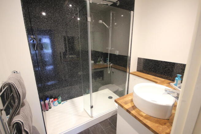 En-suite Shower R...