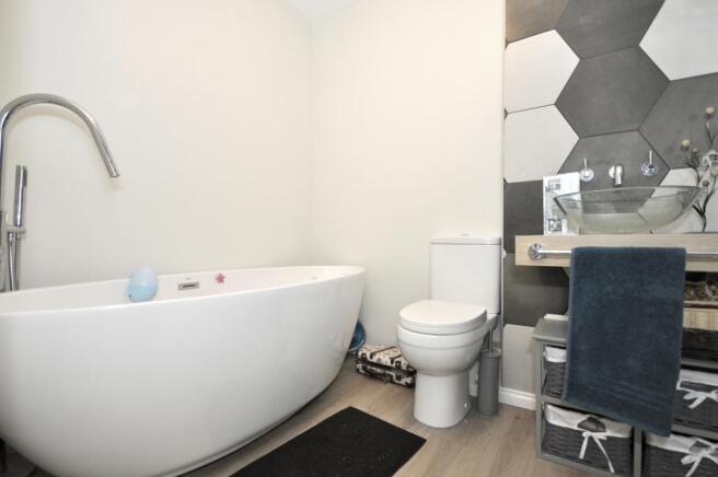 Bath & Shower Room