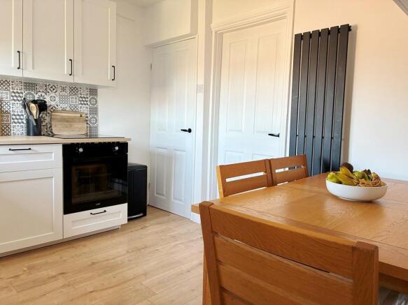 Kitchen (2).JPG