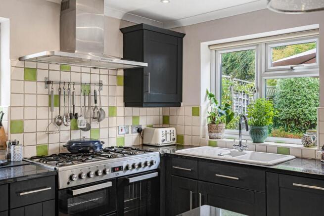 Hazeldene Road, Liphook, Hampshire photo 4
