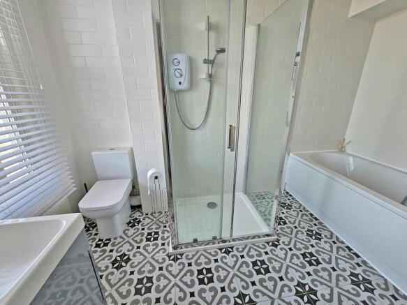 En-suite shower r...