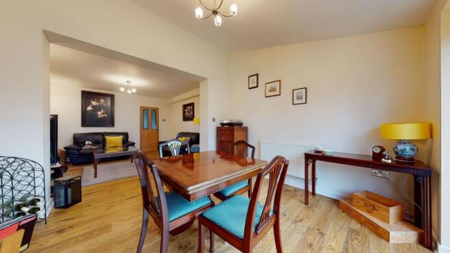 LOUNGE/DINING ROOM