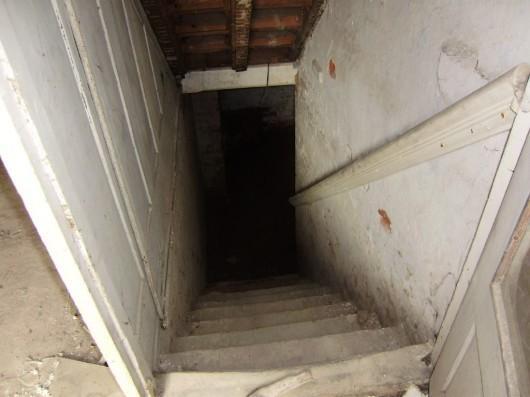 STAIRS TO BASEMENT