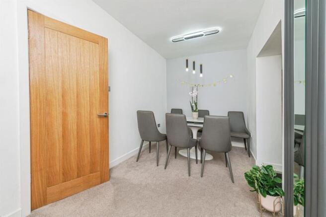4 bed Terraced for sale Image 9