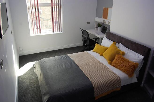 2 bed Terraced to rent Image 5