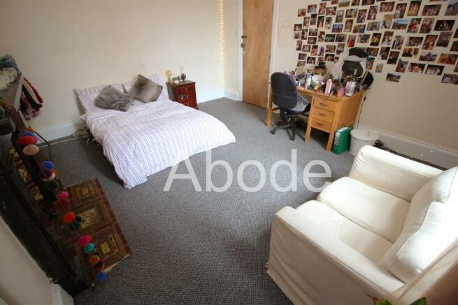 8 bed House to rent Image 9