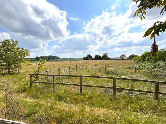 Crossways Cottage, 2 Thetford Road, Northwold, Thetford IP26 5LP photo 4