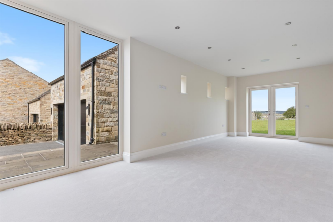 5 bed Detached for sale Image 6