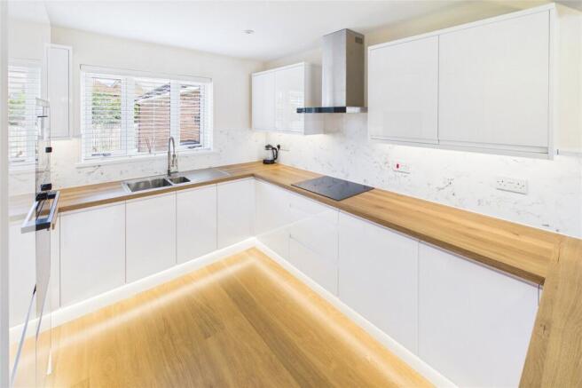 4 bed Detached for sale Image 8