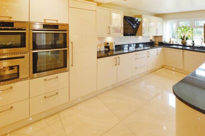 Kitchen/ Break...