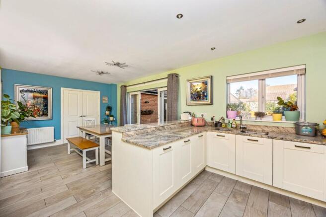 Kitchen/ Dining Area