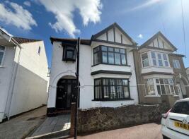 4a, Dawlish Drive, Leigh-on-sea SS9 1QX