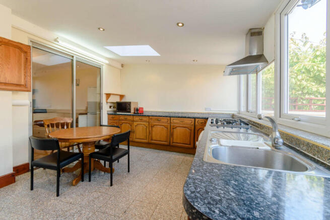 8435965-interior03-800