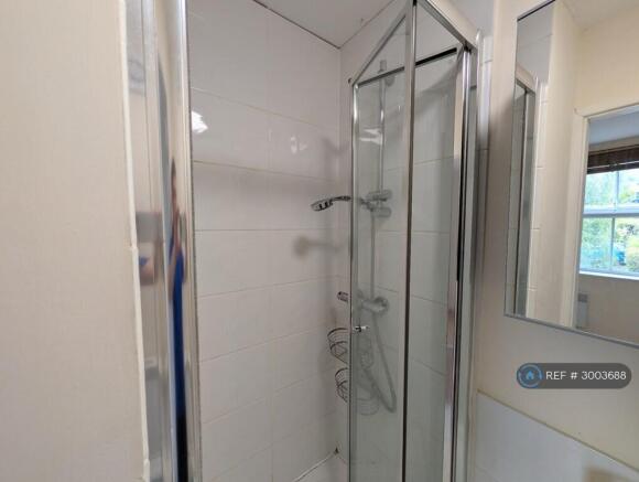 4 bed Flat to rent Image 10