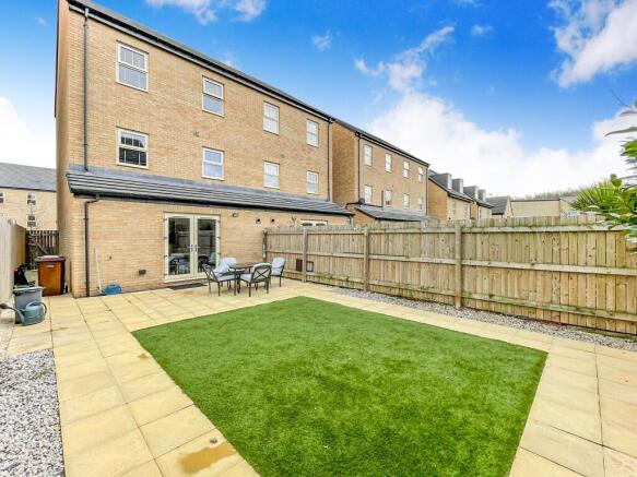 4 bed Semi-Detached for sale Image 11