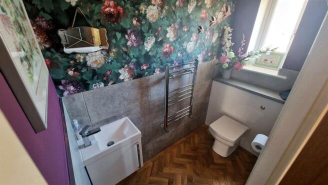 10 Shones Croft ground floor wc.jpg