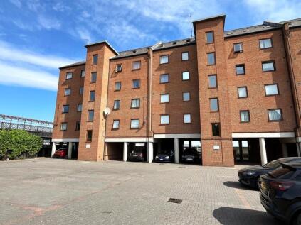 Russell Quay, Gravesend, DA12