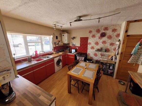 Kitchen / Brea...