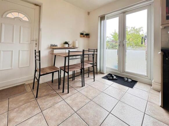 3 bed Semi-Detached for sale Image 8