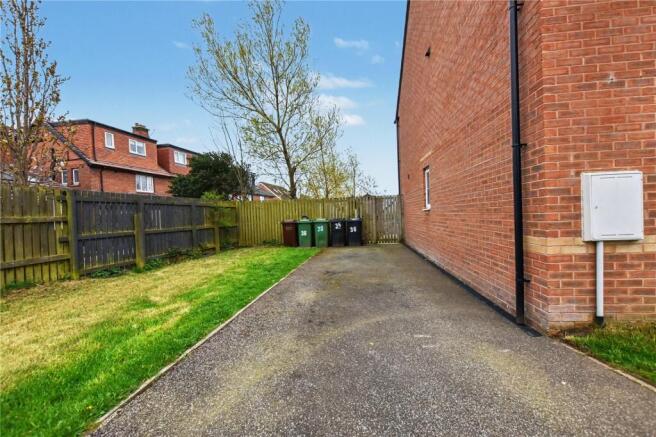 3 bed Semi-Detached for sale Image 11