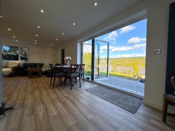 5 bed Detached for sale Image 6