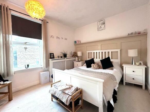 Bedroom 1.jpg