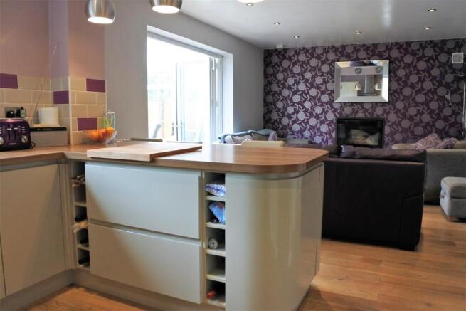 KITCHEN TO LIVING