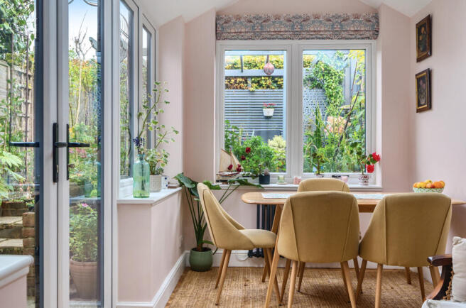 1372605-1-68ff91f...