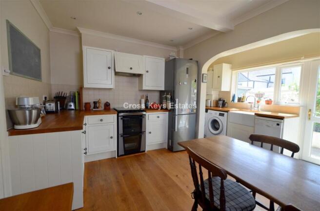 Kitchen E.JPG