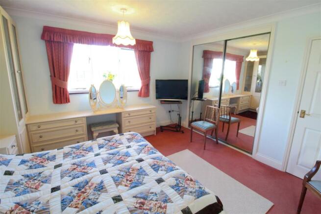 bedroom 1b.jpg