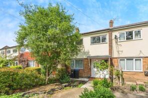 16, Hillside Close, Knaphill, Woking GU21 2HR