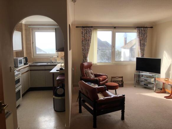 Lounge/Kitchen area