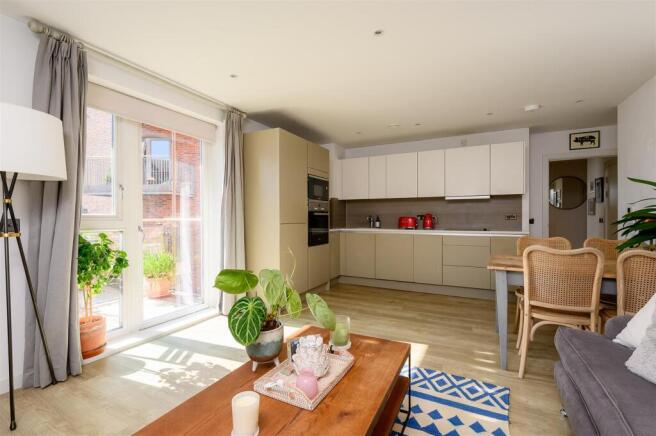 2 bed Apartment for sale Image 5
