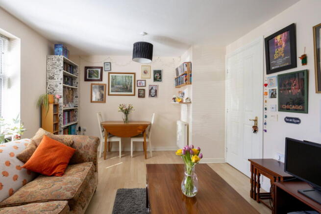 2 bed Ground Flat for sale Image 7
