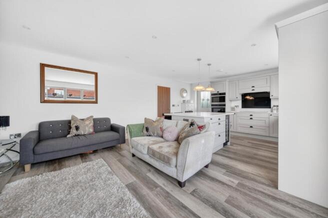 4 bed Detached for sale Image 5