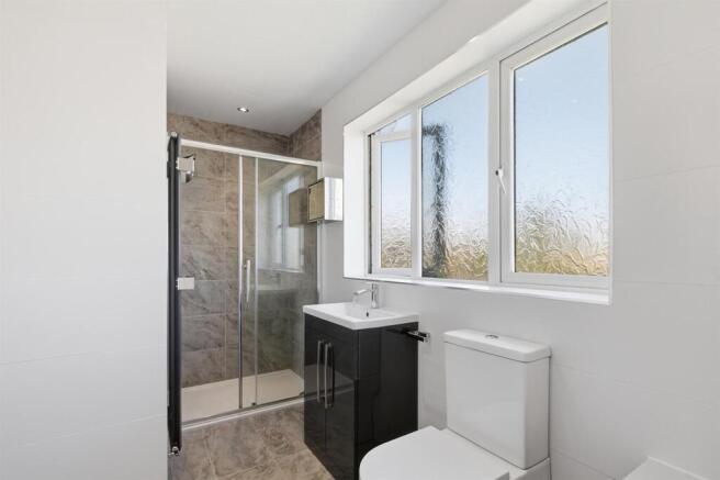 5 bed Detached for sale Image 12