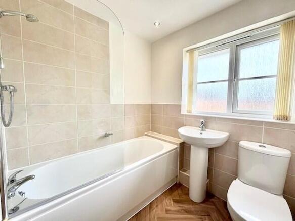 2 bed Apartment to rent Image 4
