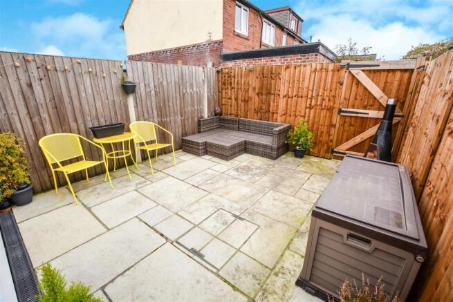ENCLOSED REAR GARDEN