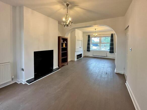LOUNGE/DINING ROOM