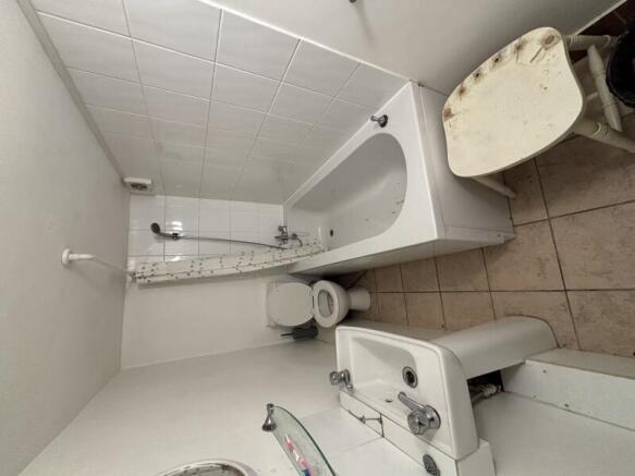 5 bed Terraced to rent Image 6