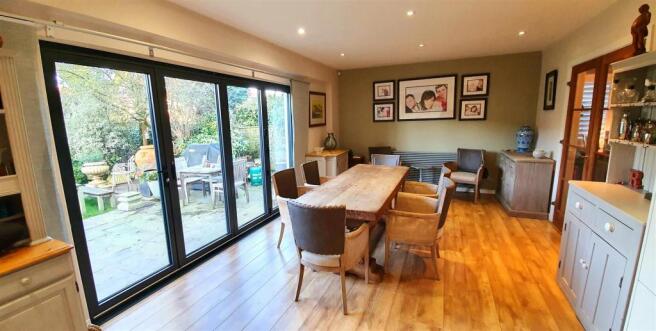 KITCHEN/DINING ROOM: ALTERNATIVE VIEW: