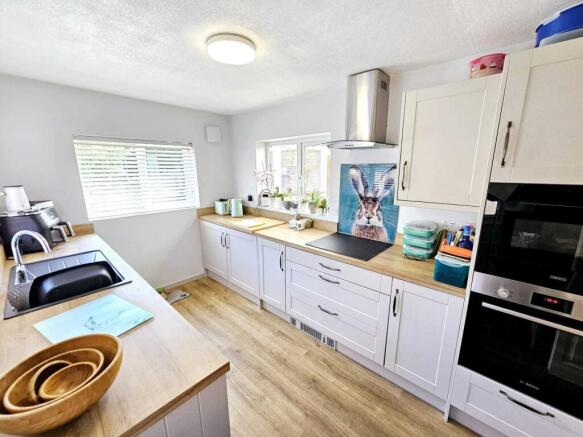 3 bed Semi-Detached for sale Image 6