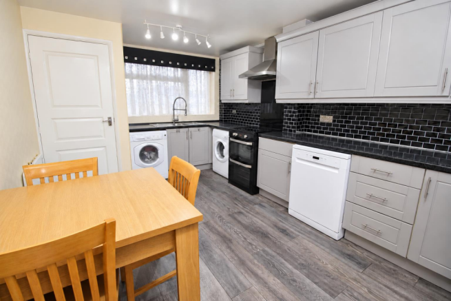 Andover Close, Tilehurst, Reading photo 3