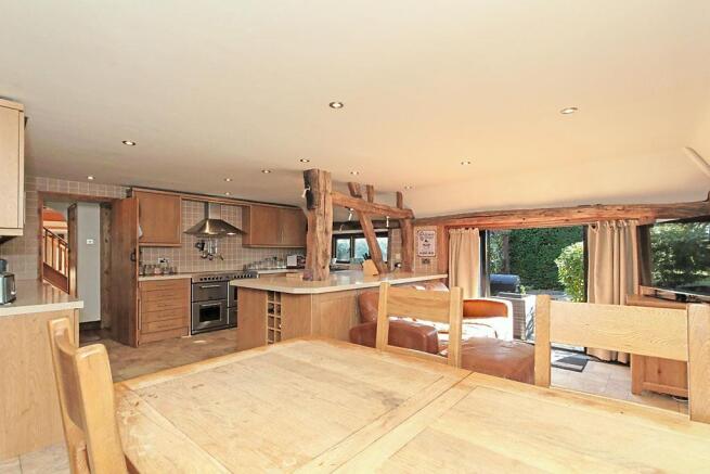 Sut-Kitchen_1.jpg