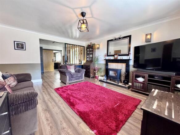 4 bed Detached for sale Image 8